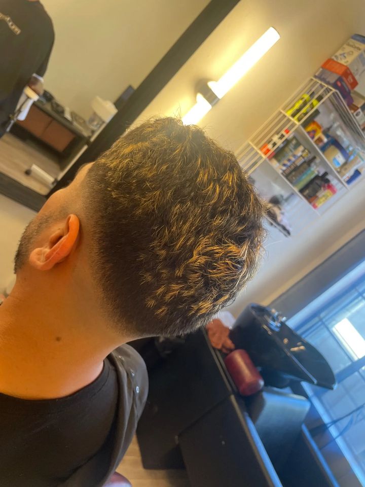 Textured crop on top with a fade on the sides, side view in the studio